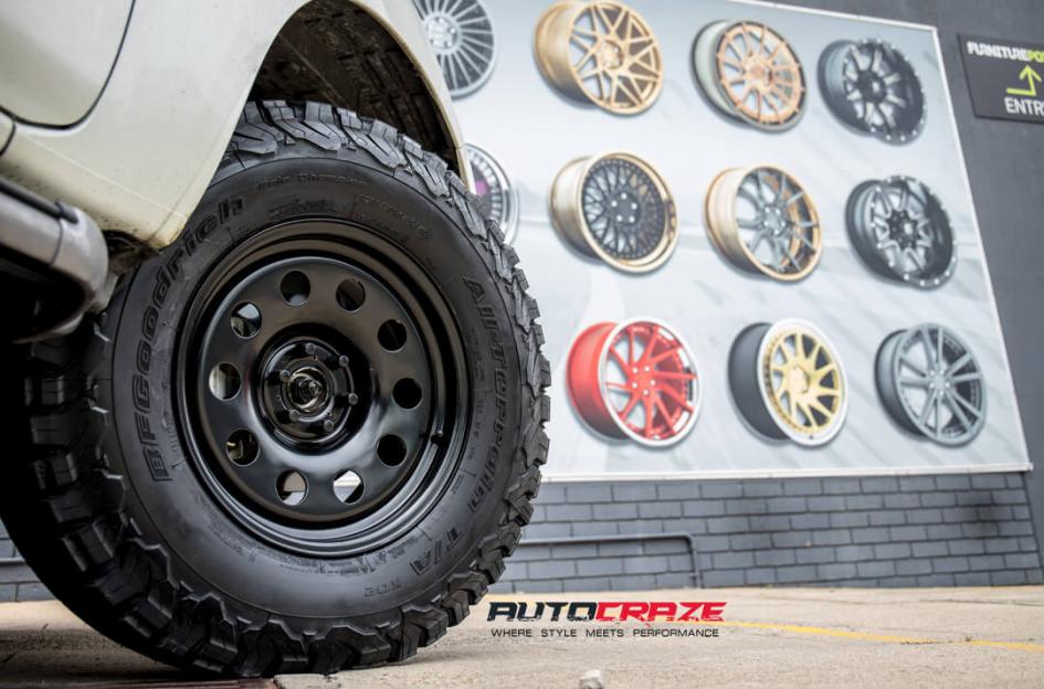 NISSAN NAVARA D HOLE BLACK